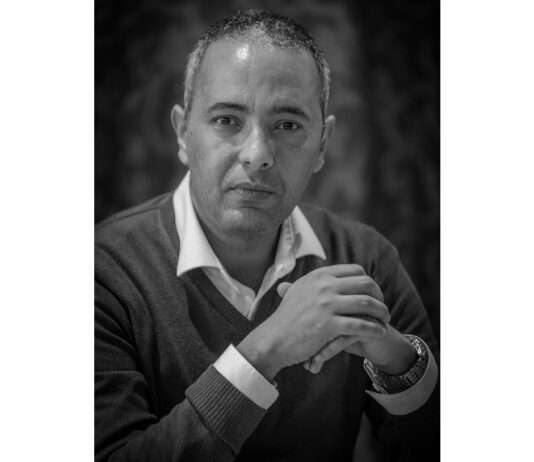 Schriftsteller Kamel Daoud im Visier Algeriens: Wenn Literatur zur Staatsaffäre wird Kamel_Daoud_par_Claude_Truong-Ngoc_Wikipedia