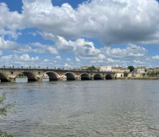 Libourne erleben – Zwischen Bastidenflair und Weinromantik Libourne_Pont_Clocher_Wikipedia