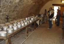 100 Jahre Roquefort: Wie ein Blauschimmelkäse zum französischen Kulturerbe wurde Musée_de_Cornus_Roquefort