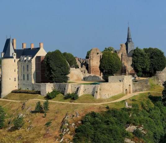 Sainte-Suzanne: Wo Geschichte in Stein gemeißelt ist Sainte-Suzanne