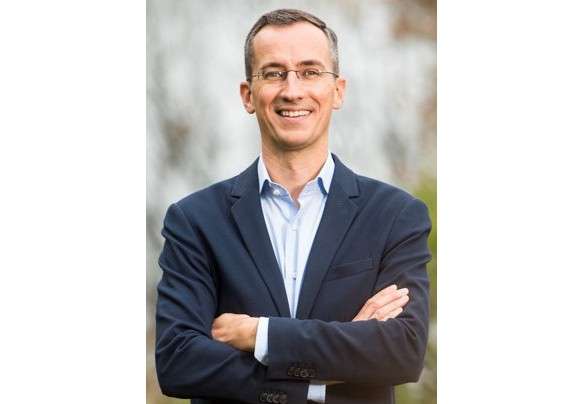 Versteckspiel eines Milliardärs: Pierre-Édouard Stérin gegen das französische Parlament