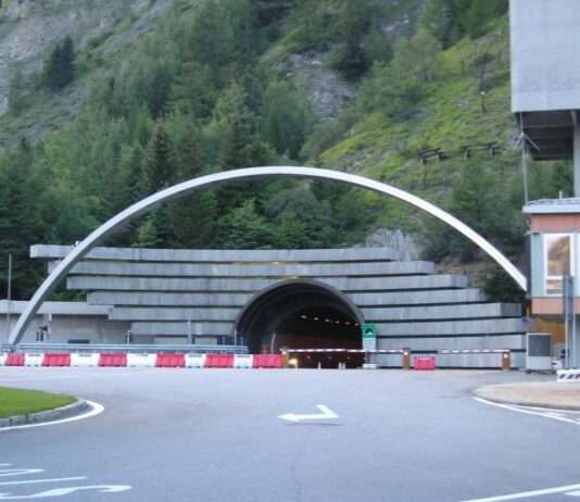 Mont-Blanc-Tunnel schließt Ende des Jahres für Sanierungsarbeiten: Was Reisende wissen müssen Tunnel_du_Mont-Blanc