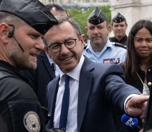 Bruno Retailleau : Wie sich der französische Innenminister ideologisch dem Rassemblement National annähert Bruno_Retailleau_ScreenX_Illustration