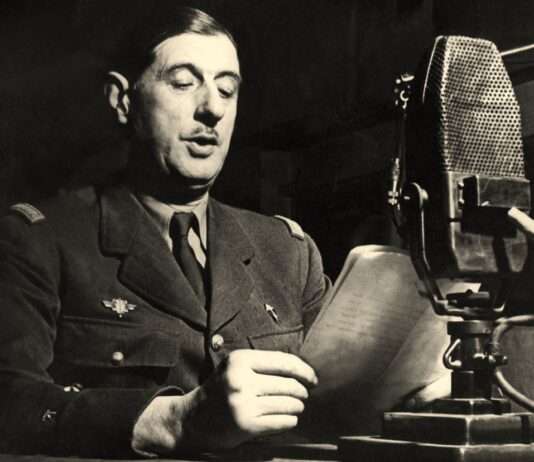 De Gaulles Appell vom 18. Juni 1940 – bis heute im Gedächtnis der französischen Republik Charles_de_Gaulle_au_micro_de_la_BBC