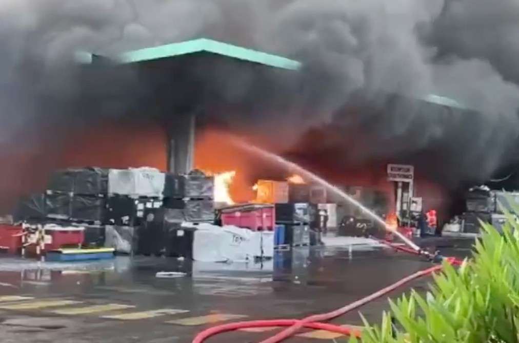 Brand auf gefährlichem Industrie-Gelände bei Rognac erschüttert die Provence