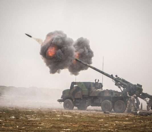 Bourges boomt – Wie eine französische Kleinstadt zum Rüstungszentrum Europas wird French_Caesar_self-propelled_howitzer_in_Iraq