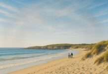 „Warum ist die Luft am Atlantik schlechter als in Berlin?“Die überraschende Wahrheit über Feinstaub, Ozon und die Grenzen von Meeresluft Luftqualität_Frankreich_Atlantikküste_Illustration