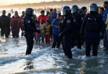 Polizei-Einsatz an der Côte d’Opale: Zwischen Ordnungspolitik und humanitärem Dilemma Polizeieinsatz_Migranten_Ärmelkanal_Illustration