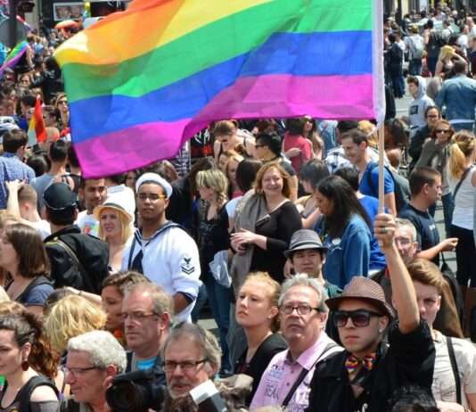 Konflikt um die Pariser Pride 2025: Wenn rechte Ideologie auf queere Sichtbarkeit trifft Pride-Parade_Wikipedia
