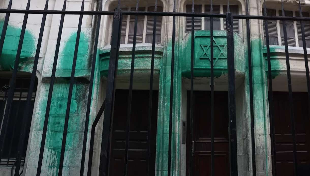 Angriff auf die Erinnerung: Wer steckt hinter den Angriffen auf jüdische Stätten in Paris?