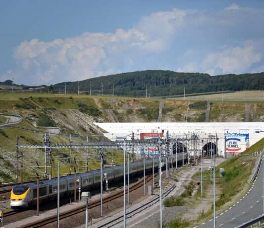 Kupferdiebstahl legt Europas Schienenknoten lahm – was steckt hinter dem Kabel-Klau in Lille? TGV_Euro_Tunnel_Wikipedia