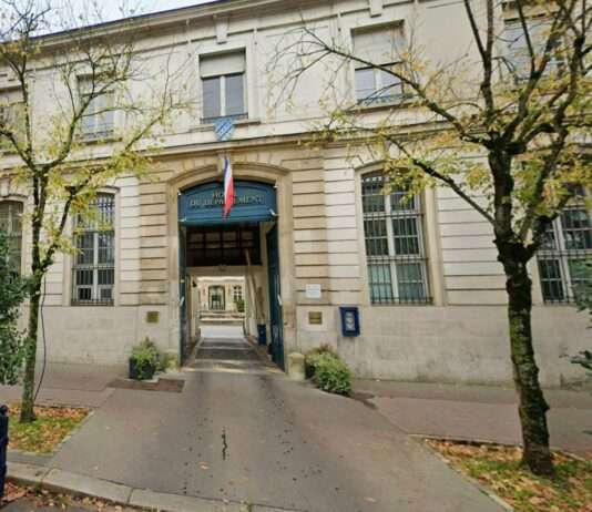 Verbrecher auf der Flucht: Wie einem 18-Jährigen die spektakuläre Flucht aus dem Gericht in Versailles gelang Tribunal_Versailles_ScreenGoogle