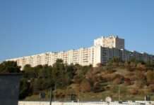 Zwei Jahre nach Fayeds Tod: Drei Festnahmen – Hoffnung auf Gerechtigkeit in Nîmes Nimes_Pissevin