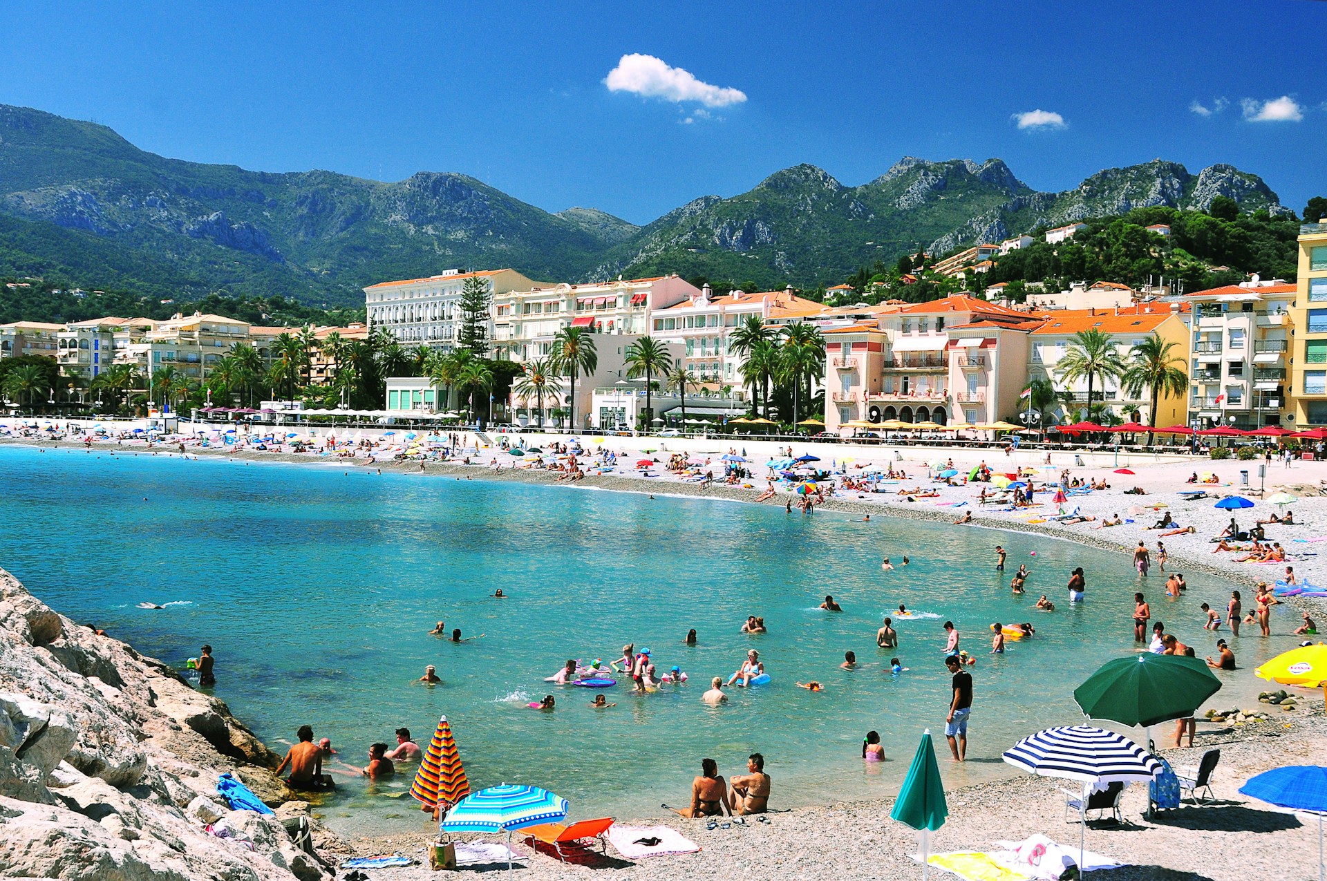 Menton öffnet seine Strände: Rückeroberung der Küste oder Verlust eines Luxusangebots?