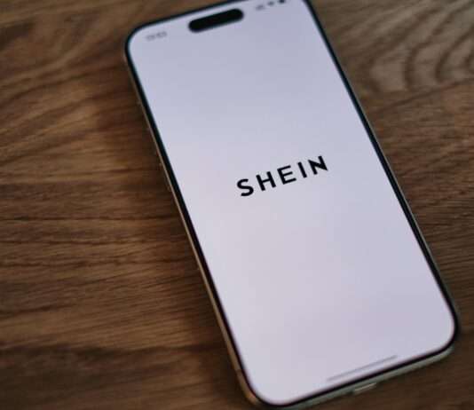 Shein im Visier: Greenwashing-Vorwürfe und eine Anzeige bei der Werbeaufsicht appshunter-io-7W2cxS8MoVg-unsplash