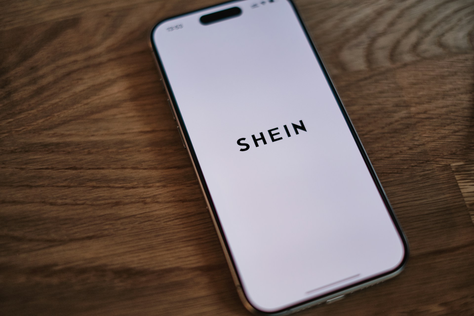 Shein im Visier: Greenwashing-Vorwürfe und eine Anzeige bei der Werbeaufsicht