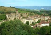 Saint-Antoine-l’Abbaye – Frankreichs Lieblingsdorf 2025 im Rampenlicht Eglise_de_Saint_Antoine_l_Abbaye_ISERE