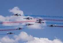 Am Himmel über Paris – Frankreich demonstriert Stärke und Zusammenhalt am Nationalfeiertag Nationalfeiertag_Patrouille-de-france_Wikipedia