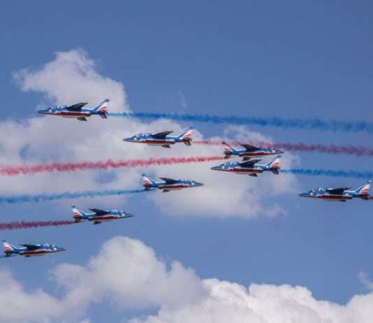 Am Himmel über Paris – Frankreich demonstriert Stärke und Zusammenhalt am Nationalfeiertag Nationalfeiertag_Patrouille-de-france_Wikipedia