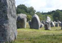 Steinerne Zeugen der Vorzeit: Carnac ist jetzt UNESCO-Welterbe Menhire_Carnac_Wikipedia