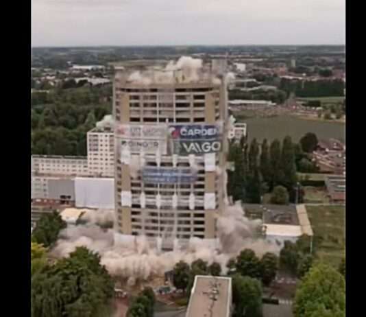 Abschied in sieben Sekunden – Das Ende des Kennedy-Turms in Loos Abriss_Tour-Kennedy_Loos_ScreenX