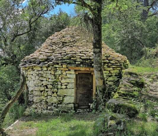 Verborgene Zeugen am Hang: Wie die Cabordes von Besançon zurück ins Leben finden Besançon,_caborde_de_Velotte_restaurée