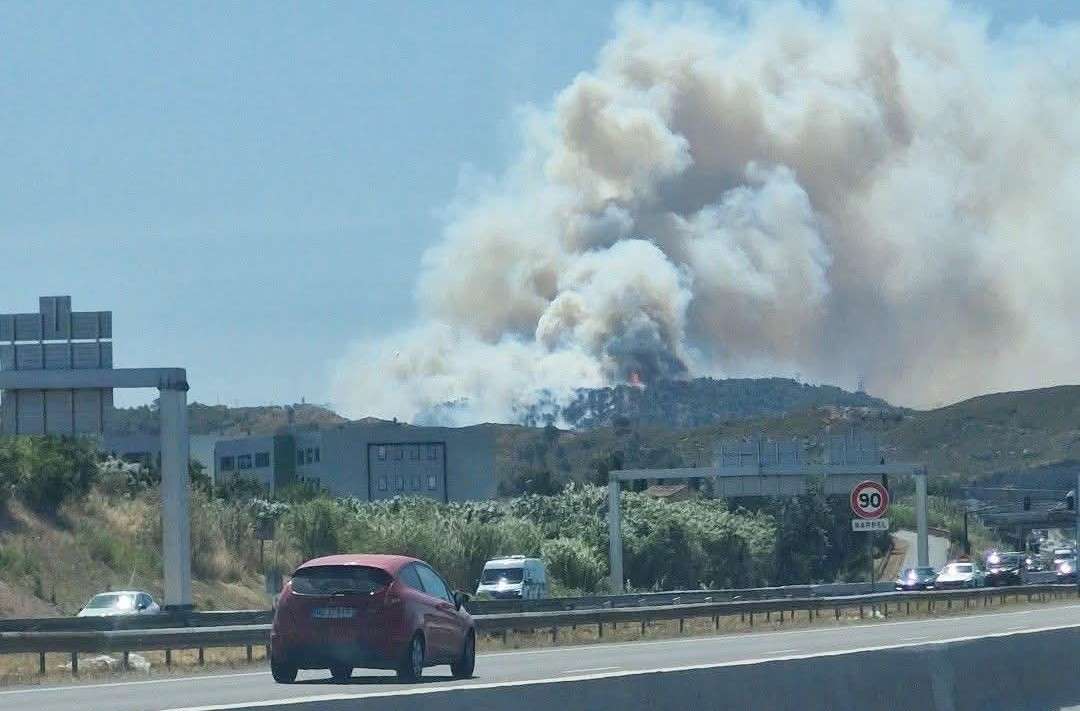 Feuer bei Marseille – Flammen fressen sich durch 30 Hektar, Bewohner in Sicherheit gebracht