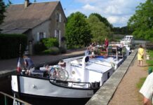 Canal du Nivernais: Frankreichs grüne Wasserader mit tropischem Flair Ecluse_n.13_de_Mingot_,versant_Loire_du_canal_du_nivernais