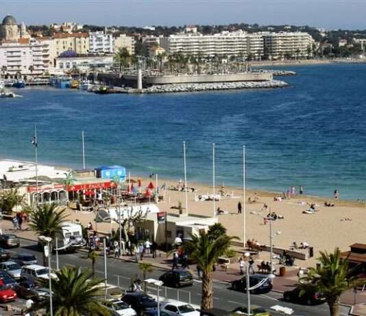 Port-Fréjus: Wo römische Geschichte auf Meereszauber trifft Fréjus-Plage_Wikipedia