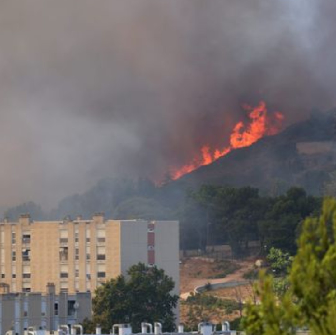 Marseille: Das Feuer geht zurück - die Flammen sind aber noch nicht vollständig gelöscht