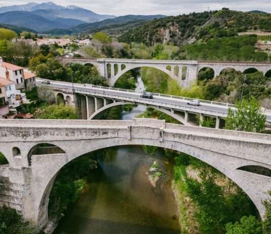 Brücken am Limit – warum Frankreichs stille Infrastrukturkrise längst zur politischen Bewährungsprobe geworden ist Le_pont_du_Diable_à_Cêret