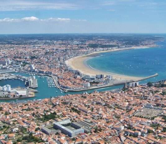 „Nicht in Badehose durchs Stadtzentrum“ – Warum sich Sables-d’Olonne neu erfindet Les_Sables-d'Olonne_(Wikipedia)