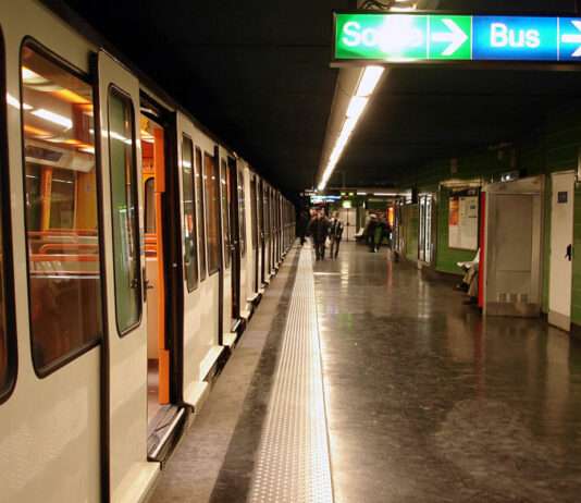 Marseilles schmutziges Geheimnis: Warum der U-Bahn der Glanz verloren geht Metro_de_Marseille_-_La_Timone_Wikipedia