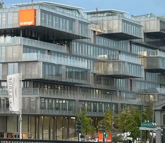Cyberangriff auf Orange – Wenn das Netz ins Wanken gerät Orange_headquarters_in_Issy_les_Moulineaux
