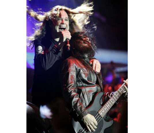 Letzter Gruß an den „Prince of Darkness“ – Ozzy Osbourne ist tot Ozzy_Osbourne_&_Blasko_Wikipedia