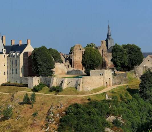 Sainte-Suzanne – Wo Geschichte auf stille Schönheit trifft Sainte-Suzanne