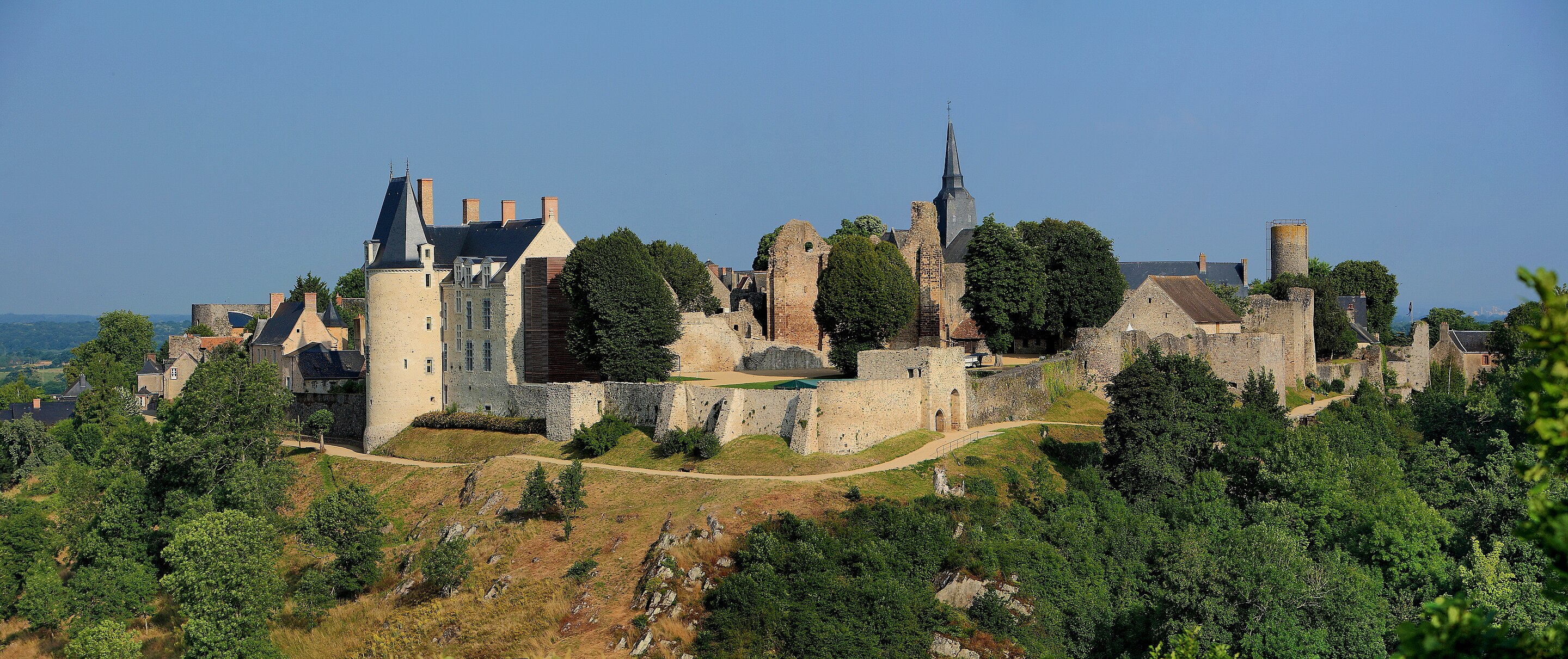 Sainte-Suzanne – Wo Geschichte auf stille Schönheit trifft