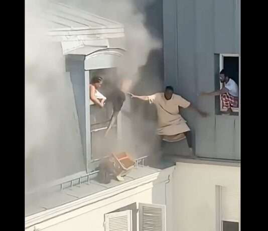 Held auf der Fensterbank: Wie ein Mann in Paris eine Familie vor dem Flammentod rettete Rettung_Wohnungsbrand_Paris_ScreenX