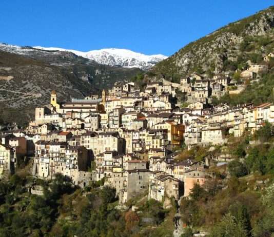 Verwoben in Fels und Himmel: Ein Streifzug durch Saorge in den Alpes-Maritimes Saorge_vue_generale