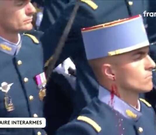 Stoizismus unter den Augen der Nation – Kleine Zwischenfälle beim französischen Nationalfeiertag zeigen die Disziplin der Truppe Soldat_Defile_14Juli_ScreenFTV
