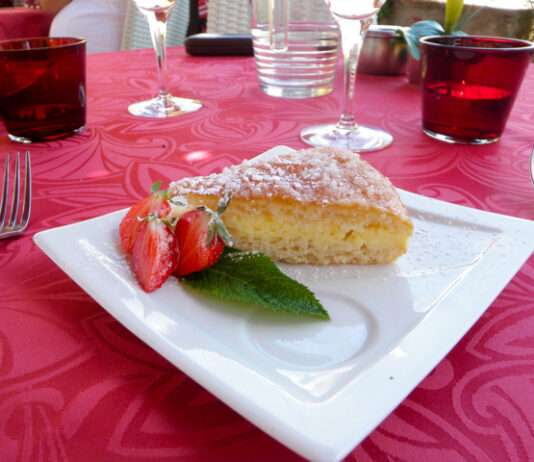 Saint-Tropez: Die Tarte Tropézienne feiert ihren 70. Geburtstag – Ein Blick auf ihre Geschichte Tarte_tropezienne_Wikipedia