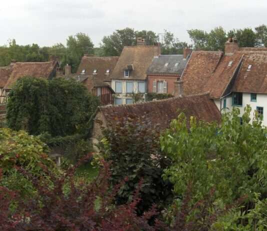 Kommentar: Wenn Touristen die Schönheit überrennen und zertrampeln… Toits_de_Gerberoy