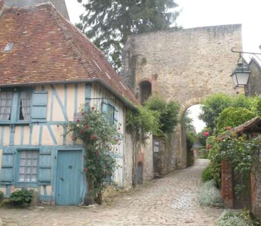 Gerberoy – Wenn Schönheit zur Last wird Tour_porte_-_Gerberoy_Wikipedia