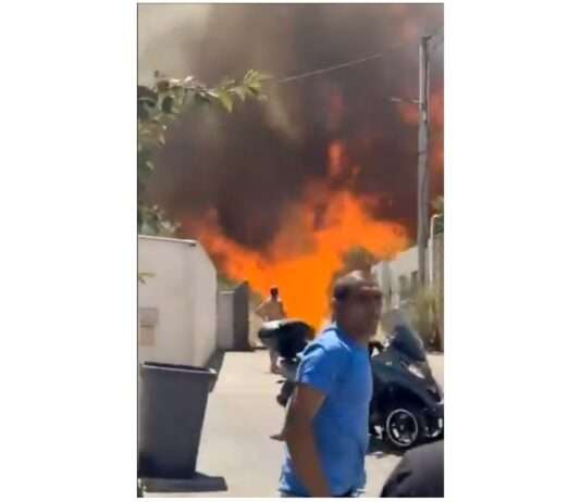 Marseille – Flammenfront zwingt Bewohner in die Häuser Waldbrand_Marseille_ScreenX