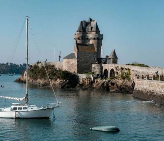 Bretagne im Wandel: Warum der Tourismus zwischen Rückgang und Aufbruch schwankt Bretagne