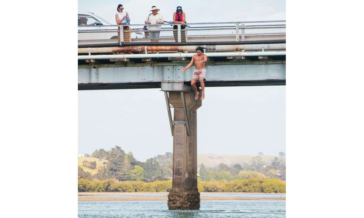 Kopfüber in die Gefahr: Warum das "Bridge Jumping" in Frankreich Sorgen bereitet
