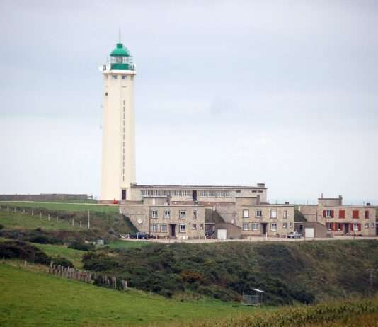 Phare d’Antifer – Ein Wahrzeichen zwischen Himmel und Meer Cap_d'Antifer_Wikipedia