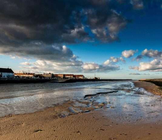 Tragödie bei Gravelines: Drei Cousins von gefährlicher Meerströmung mitgerissen Gravelines_Mündung_Aa_Wikipedia