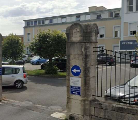 Hitzeschlacht im Krankenhaus – Wenn goldene Rettungsdecken zum Sonnenschutz werden Krankenhaus_Vierzon_ScreenGoogle