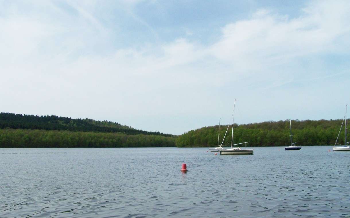 Sommeralarm im Norden Frankreichs: 20 Fälle von bakterieller Ruhr nach Badeausflug im See